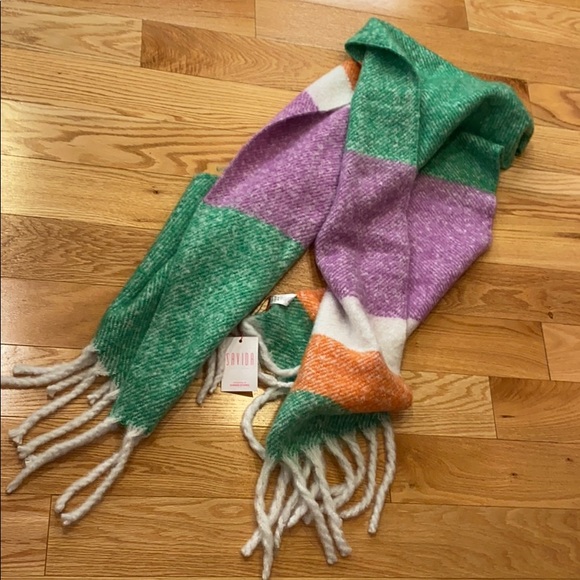 Irish striped scarf/wrap - Picture 1 of 4